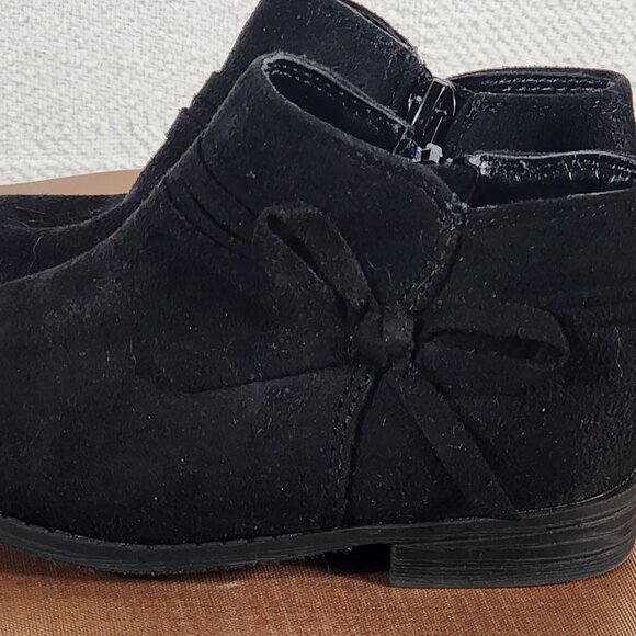 Unr8ed Black Faux Suede Side Bow and Side Zip Small Heel Reece Booties Kid Sz 8M - Picture 8 of 16